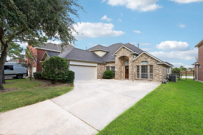 Building Photo - 10206 Pine Flats Dr
