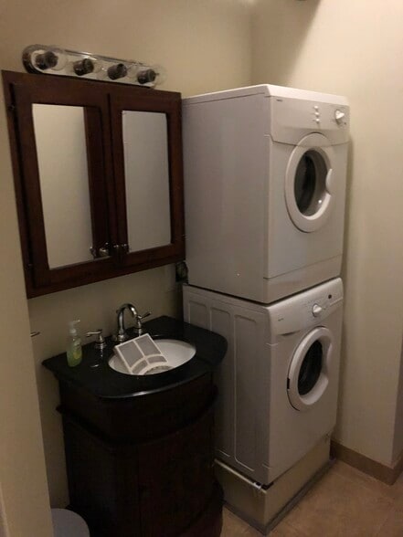 Building Photo - 22 State St