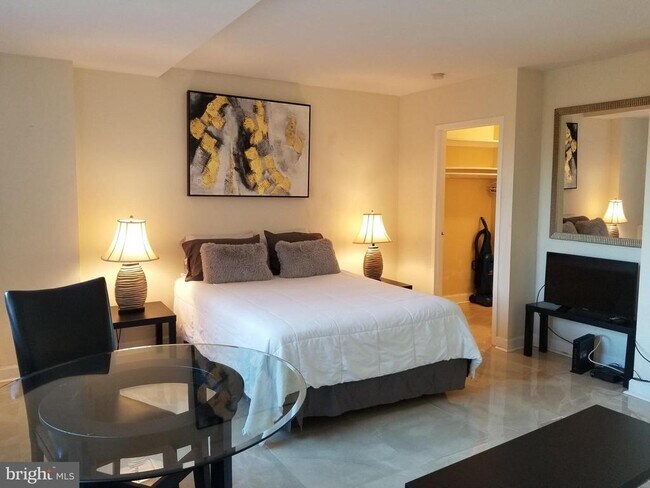 Building Photo - 1011 Arlington Blvd