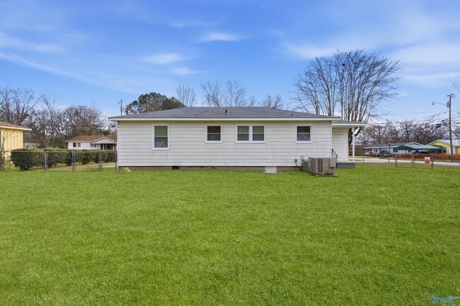 Building Photo - 1601 Armstrong St NW