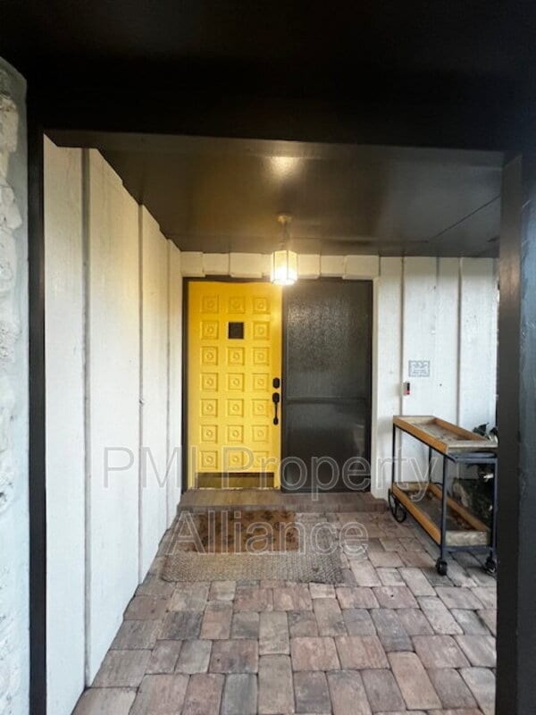 Building Photo - 4044 Tenita Dr