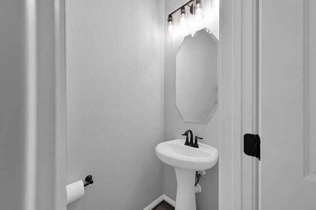 Building Photo - 18207 Samie Nell Ct