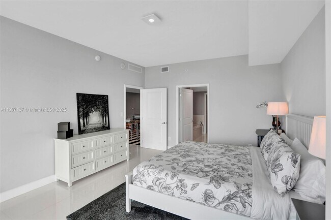 Building Photo - 400 Sunny Isles Blvd