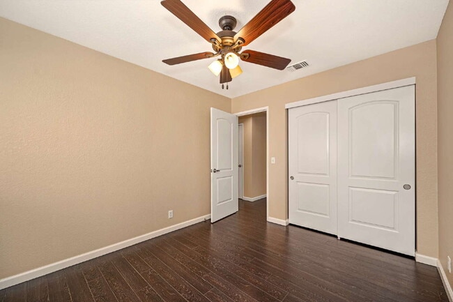 Building Photo - Lovely South Davis Home