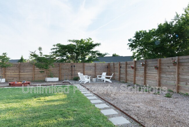 Building Photo - 7518 Whitney Dr