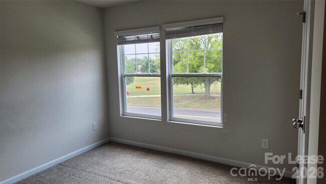 Building Photo - 14320 Moss Rd