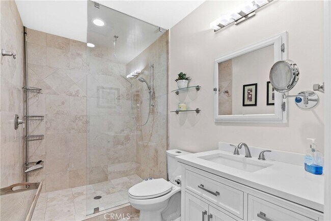 Building Photo - 16577 Knollwood Dr