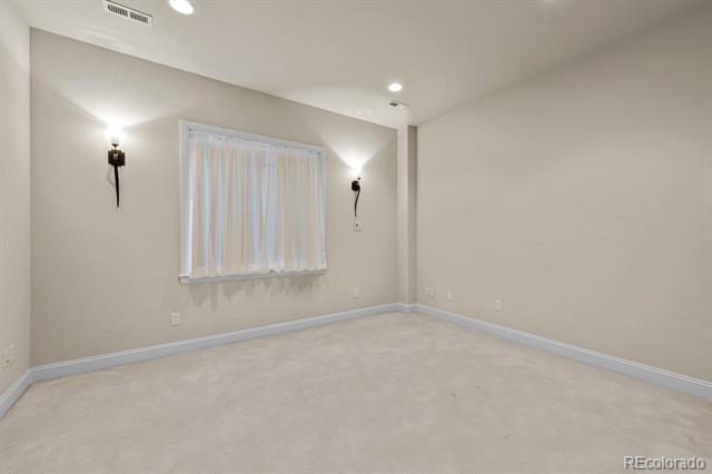 Building Photo - 11 Sommerset Cir
