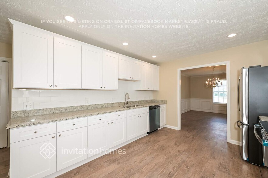 Building Photo - 2990 Lenora Springs Dr