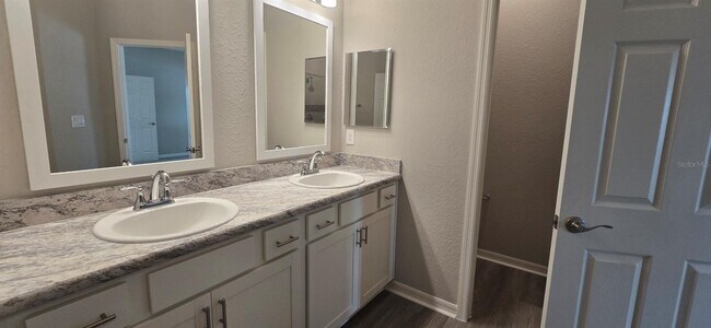 Building Photo - 7501 SW 107th Ln