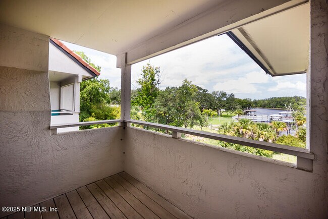 Building Photo - 1307 River Hills Cir E