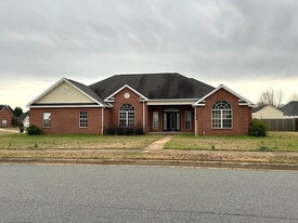 Building Photo - 112 Creekview Trl