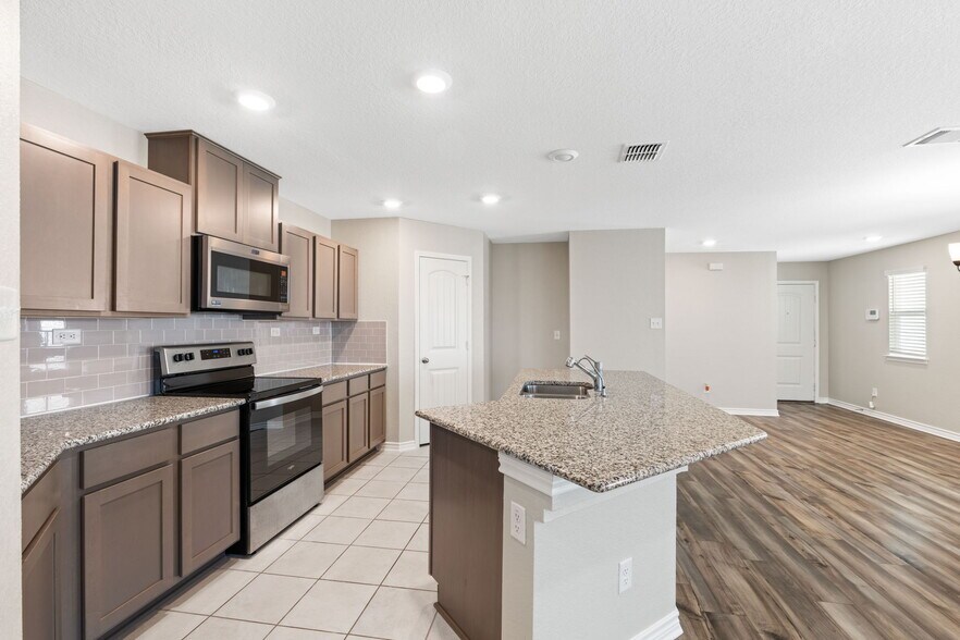 Building Photo - 9411 Braman Pt