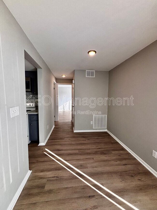 Building Photo - 4420 Flowerdale Ave