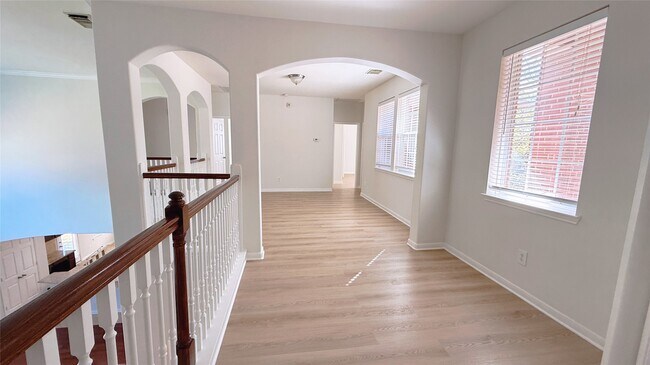 Building Photo - 8610 Rising Oak Ln