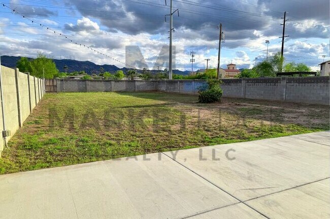 Building Photo - 4Bed/2Bath Home at 7th St/Baseline! JOIN T...