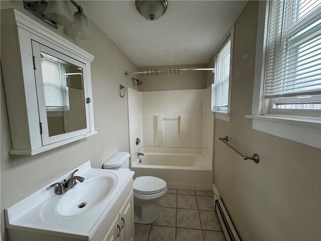 Building Photo - 40-40 Freebody St