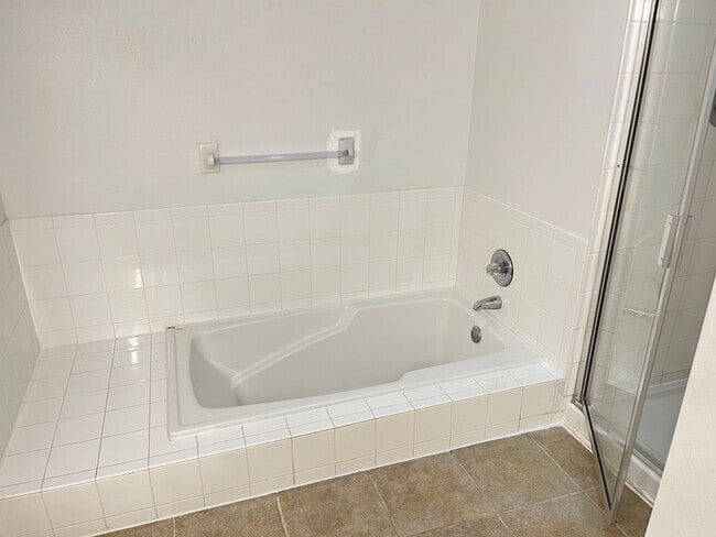 Building Photo - 3bed/2bath townhouse close to Disney includes utility (restrictions apply)