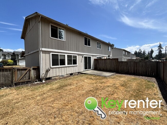 Building Photo - Spacious 3-Bedroom Home in Quiet Lakewood ...