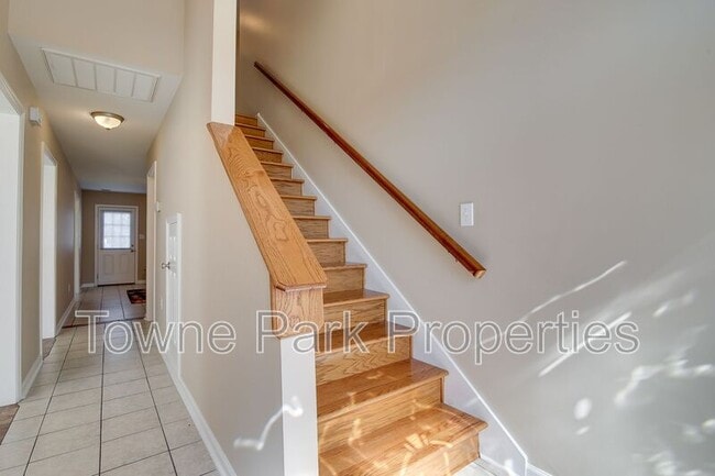 Building Photo - 589 Jackson St