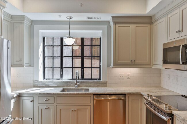 Building Photo - 1411 Willow Ave