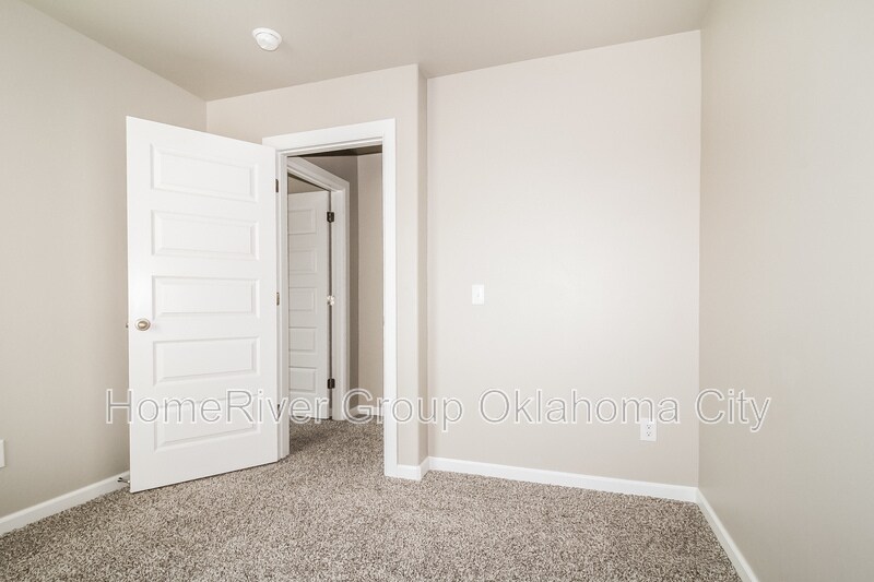 Building Photo - 1600 Ruby Dr