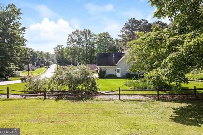 Building Photo - 3905 Saddlecreek Dr