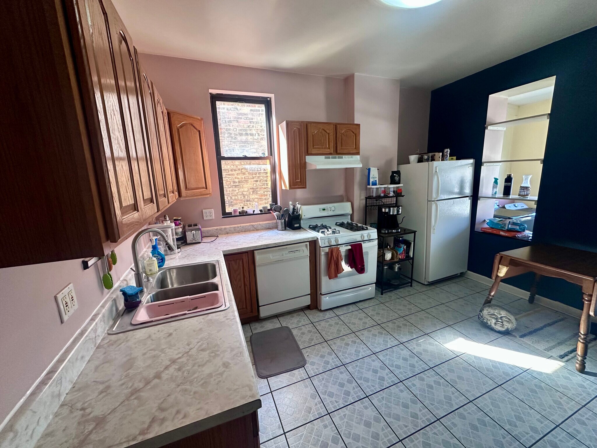 Building Photo - 2442 N California Ave