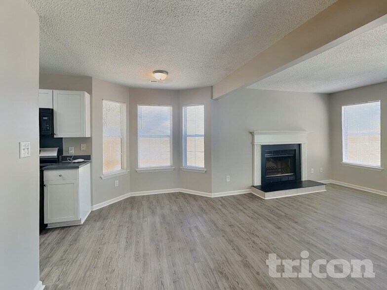 Building Photo - 11136 White Stag Dr