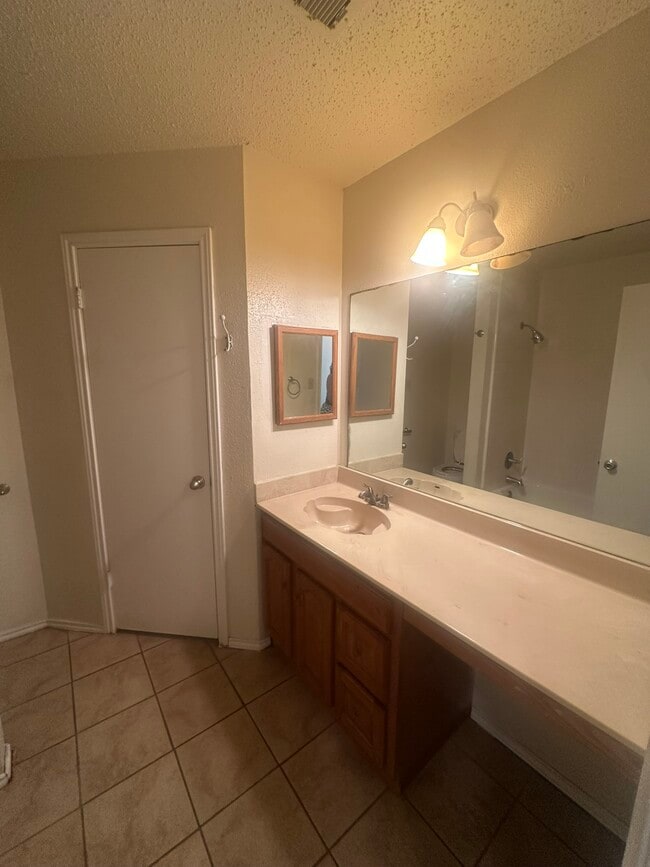 Building Photo - 9515 Brook Green