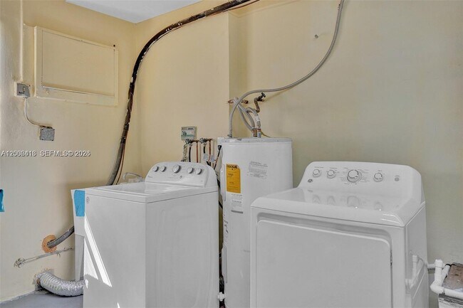 Building Photo - 7131 NW 24th Pl