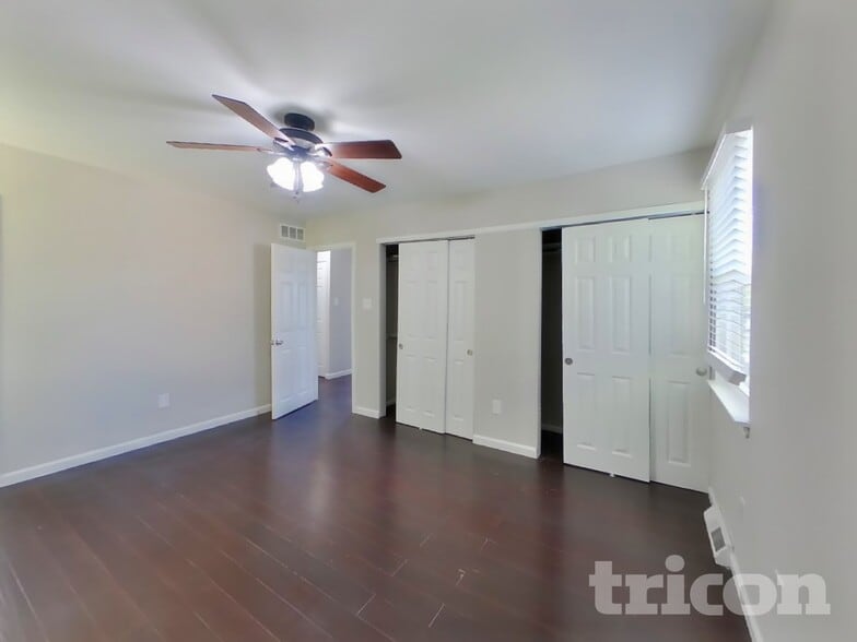 Building Photo - 3 Meadow Glen Rd