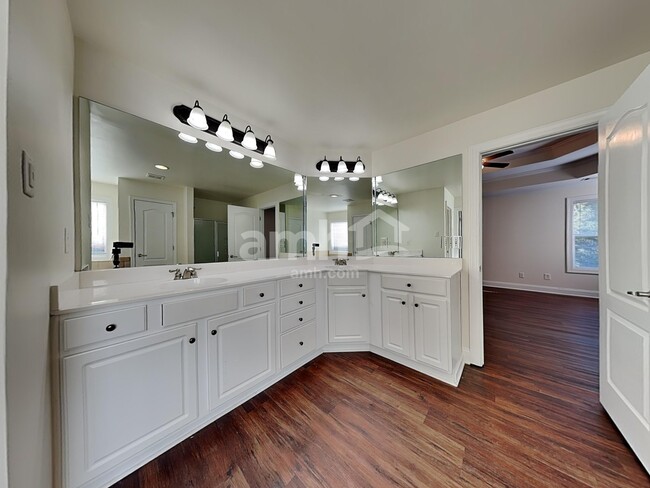 Building Photo - 483 Strawberry Walk