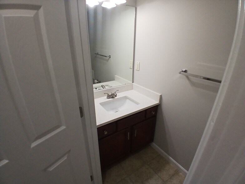 Building Photo - 1445 Urlage Dr