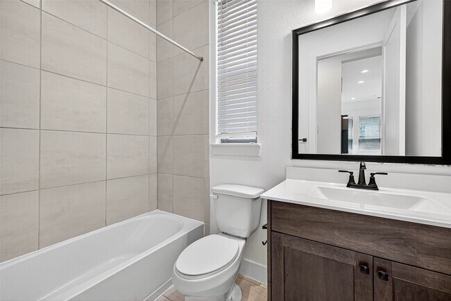 Building Photo - 10727 River Walk Dr