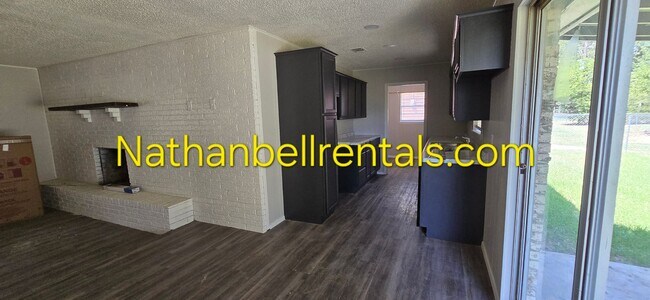 Building Photo - 330 Cornell Dr