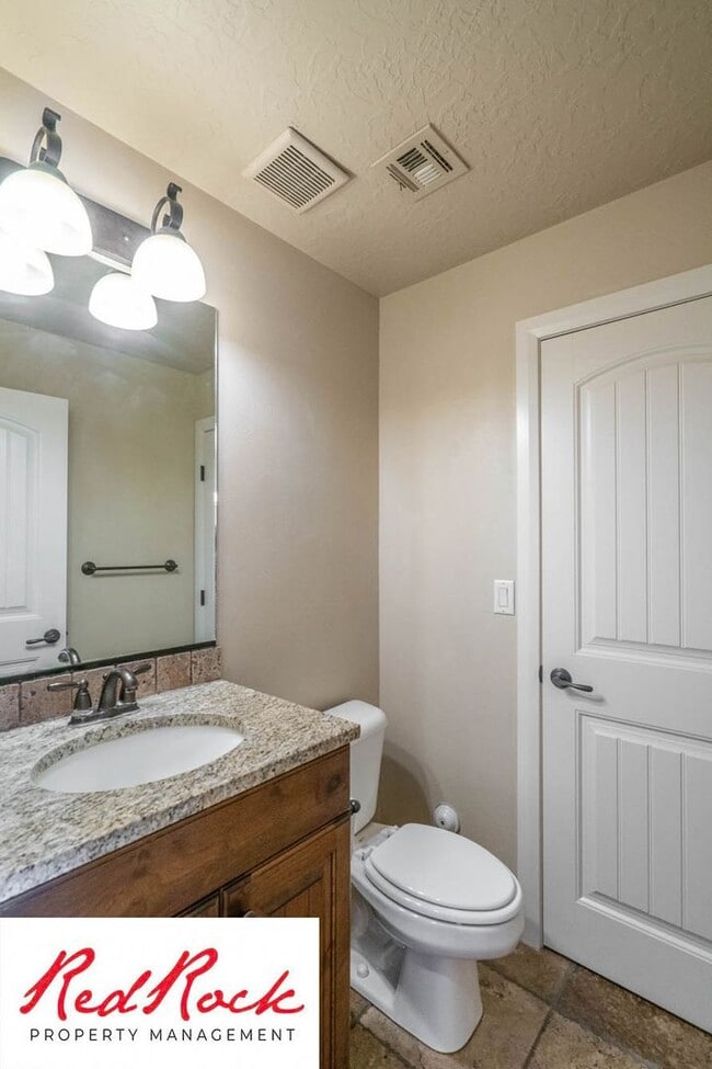 Building Photo - 3 Bedroom Townhome In Southgate Community