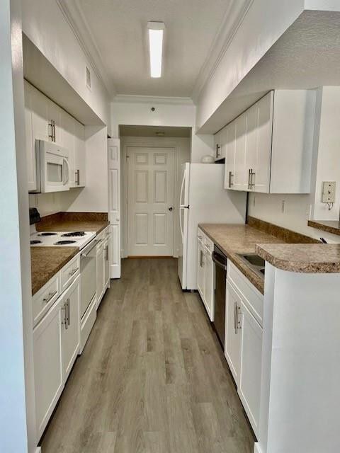 Building Photo - 140 SW 117th Ave