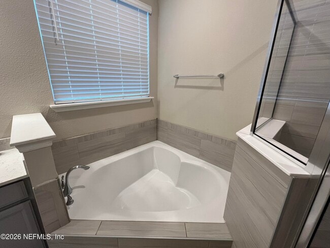 Building Photo - 211 Diamondback Ave