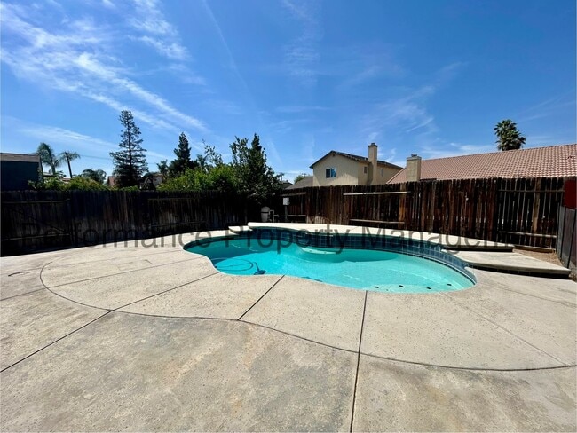 Building Photo - Stunning 4 Bed/2 Bath in S Bakersfield w/ ...