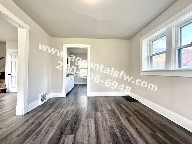 Building Photo - 3 Bedroom House