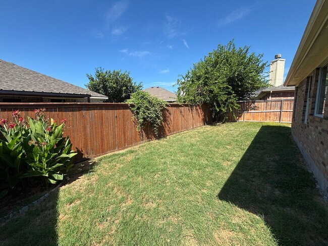 Building Photo - 4 BR/2BA | Updated Single Family Home | 2-Car Garage Parking | Fenced backyard