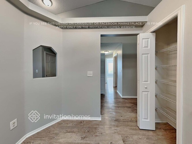 Building Photo - 1006 Henson Ct
