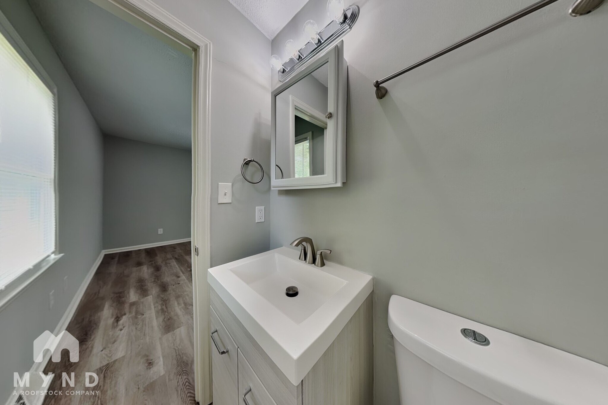 Building Photo - 547 Whitethorn Dr