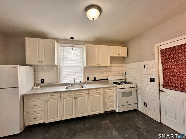 Building Photo - 74 Mt Pleasant St