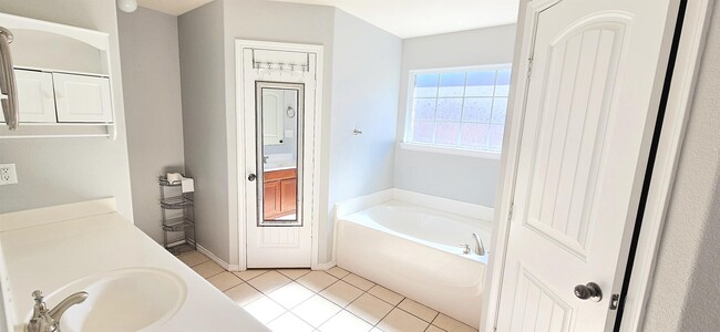 Building Photo - 3208 Ranchland Dr