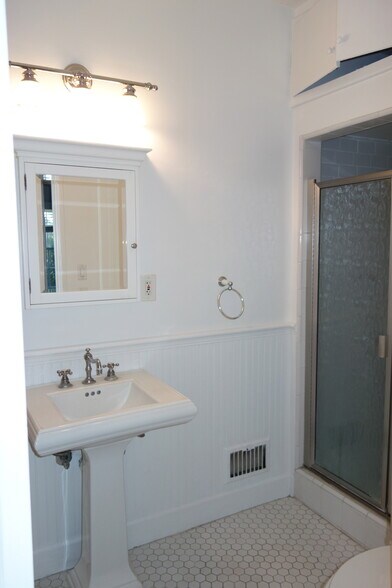 Building Photo - 112 N Edgemont St