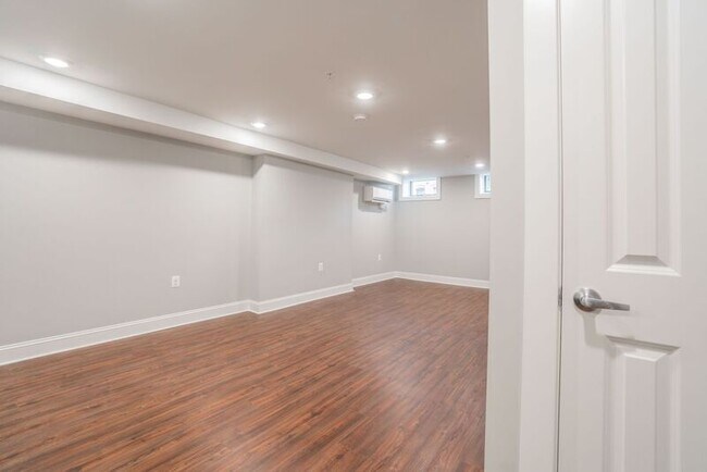 Building Photo - 310 E Lanvale St
