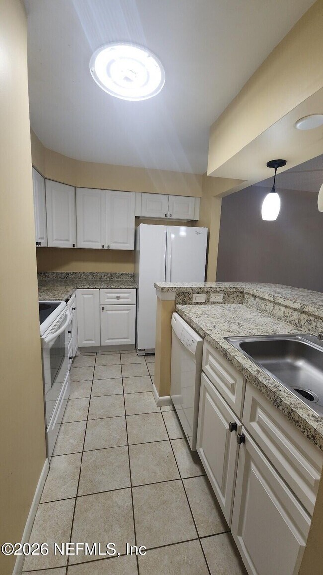 Building Photo - 27 Veronese Ct