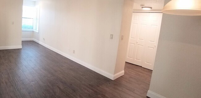 Building Photo - FOR RENT! Fabulous Full Remodeled 1/1 Wint...